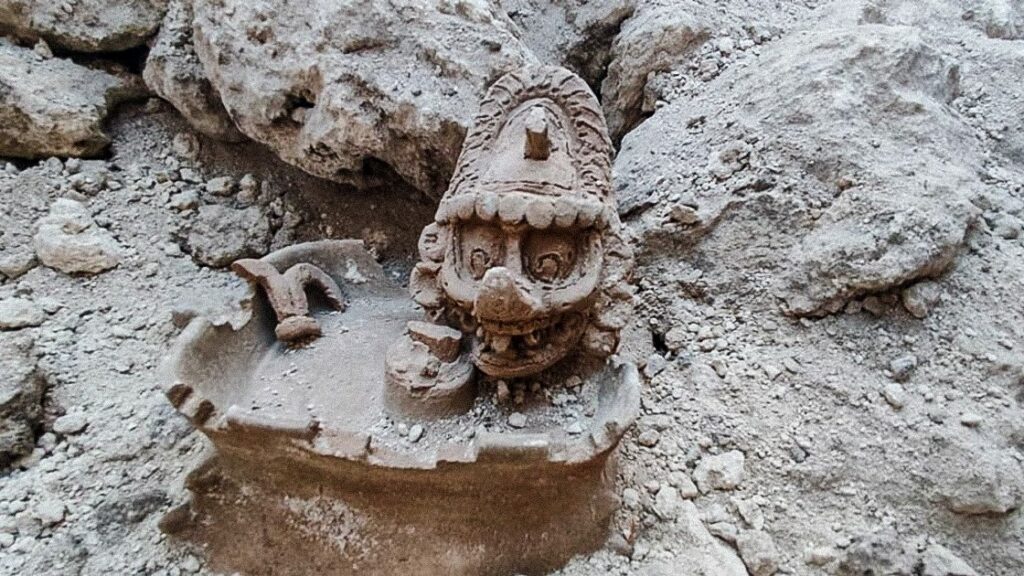 Rare Mayan god K'awiil statue found along Maya Train route 8