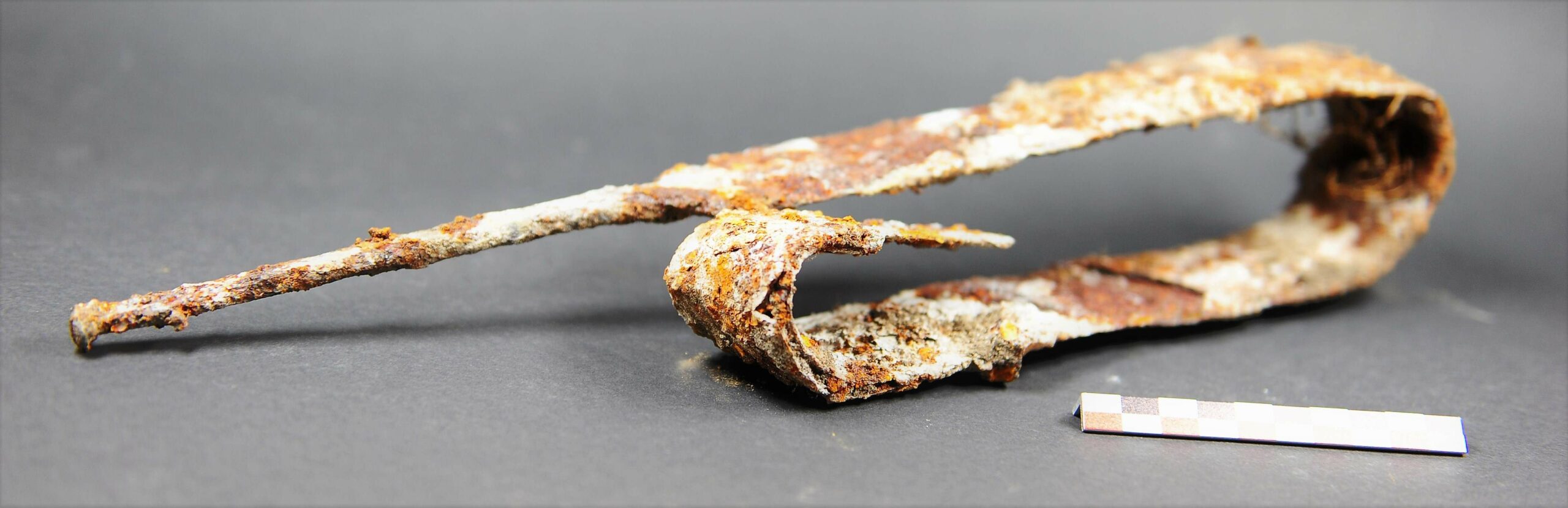 2,300 Jahre alte Schere und ein „gefaltetes“ Schwert in einem keltischen Feuerbestattungsgrab in Deutschland entdeckt 3