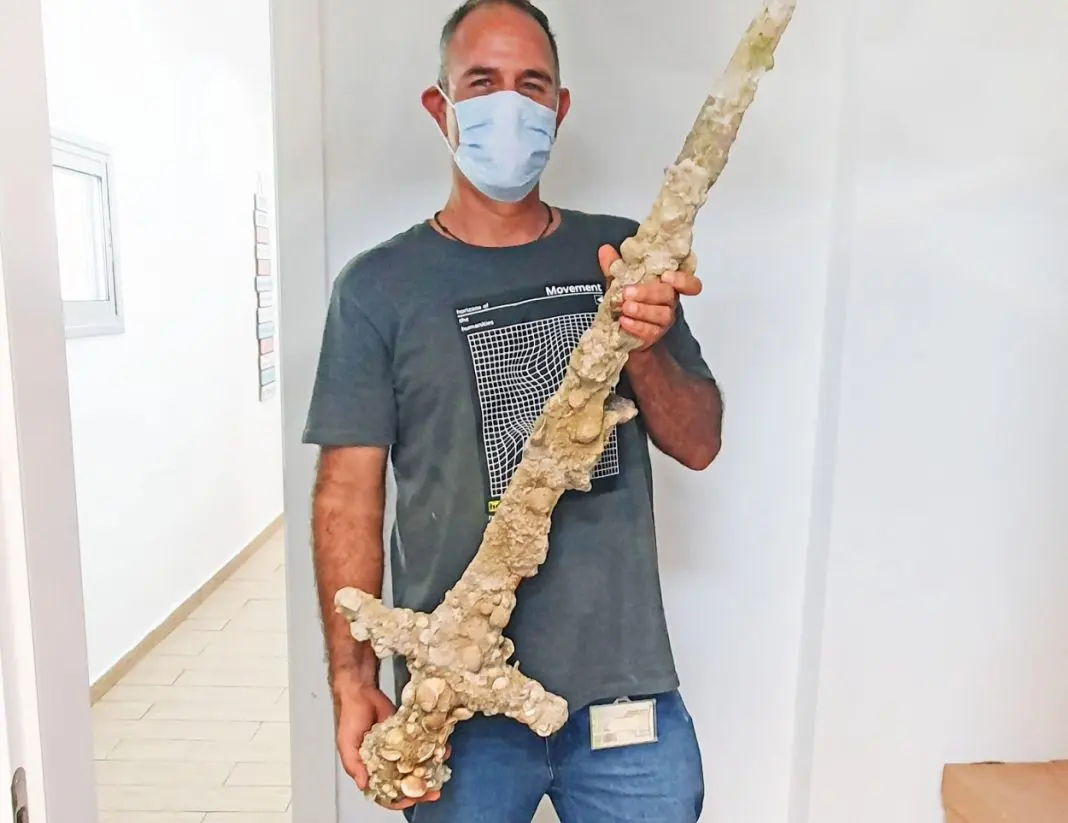 Medieval sword found on seabed was likely lost during naval battle 2