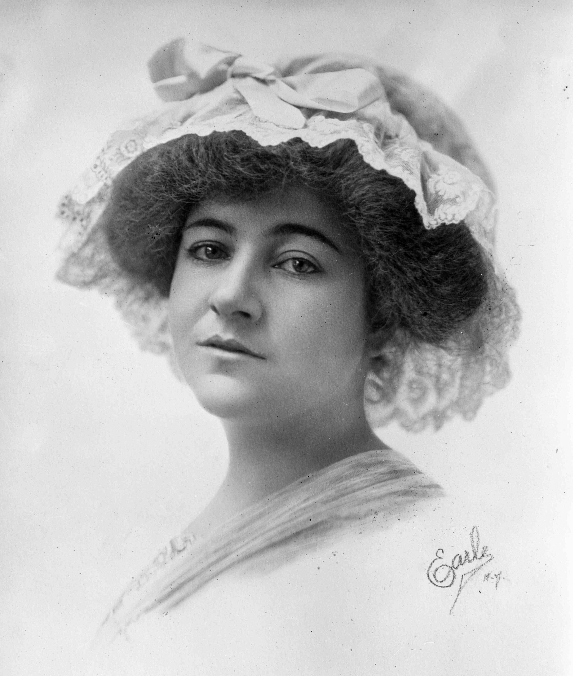 Potrait of Dorothy Arnold