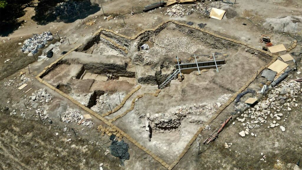 Розкопки в Тель-Шімроні виявили 3,800-річне архітектурне диво прихованого проходу в Ізраїлі 4