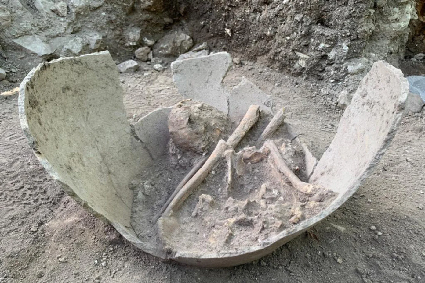 Los arqueólogos han descubierto una víctima de sacrificio maya con un anillo de jade en El Tigre, México.